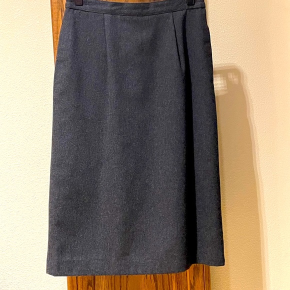 Ladies gray wool suit - Picture 3 of 5